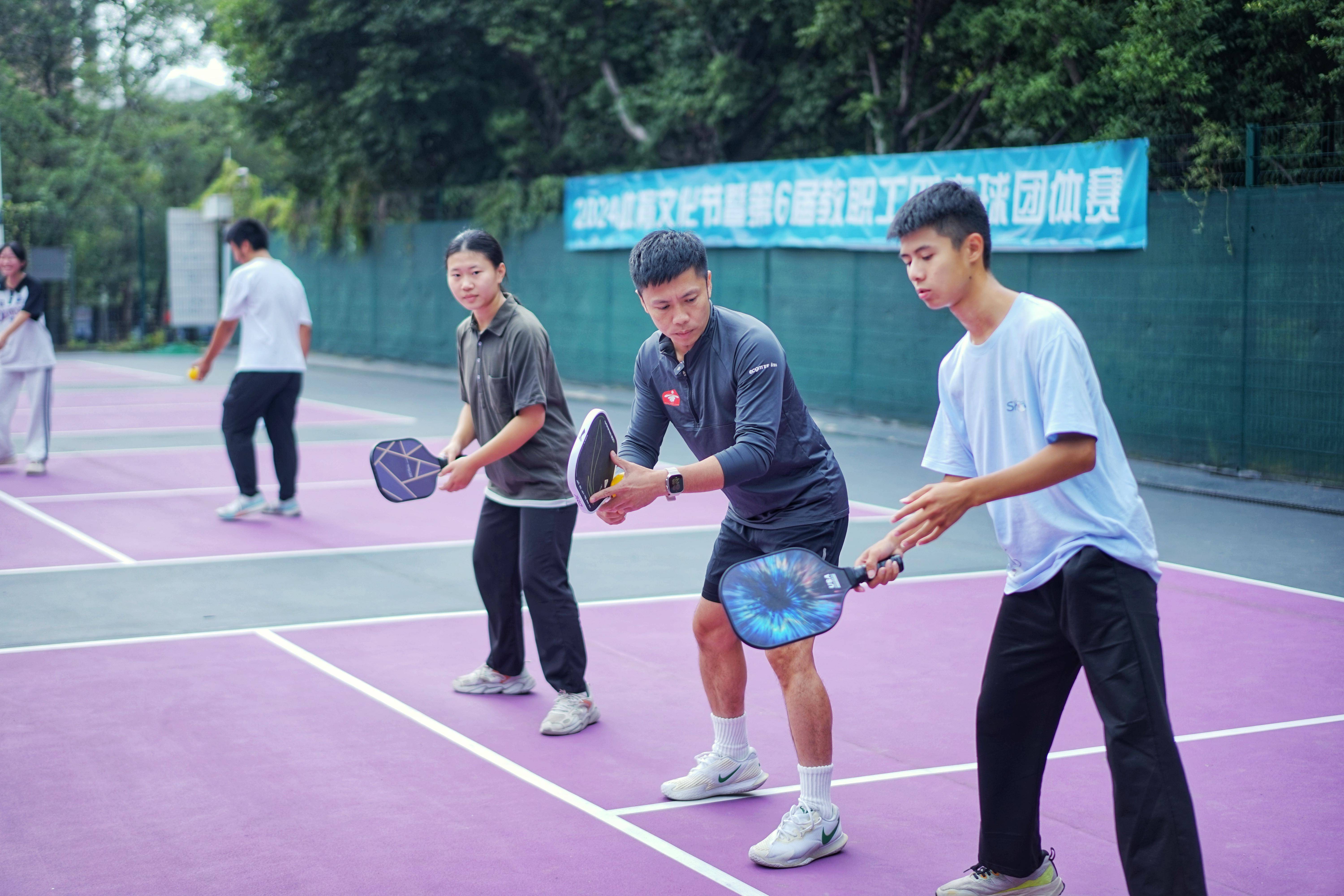 kaiyun体育app-包含足球运动在高校普及，体育特色专业逐步建立的词条