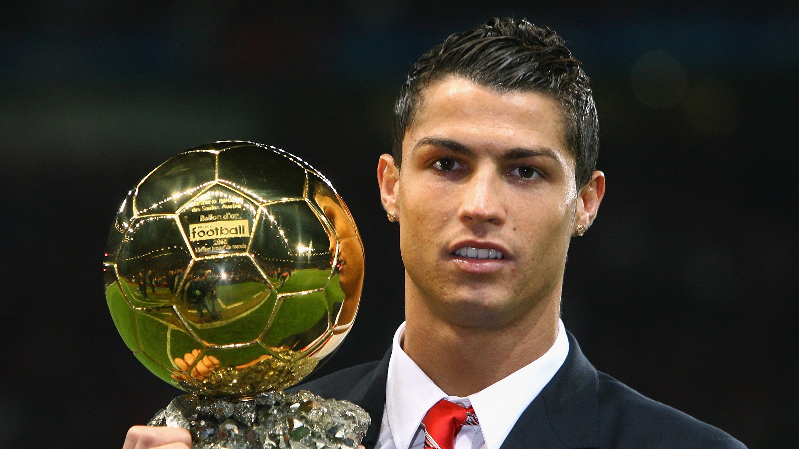 中场球员传球选择是否受个人心理影响过大,足球中场传球